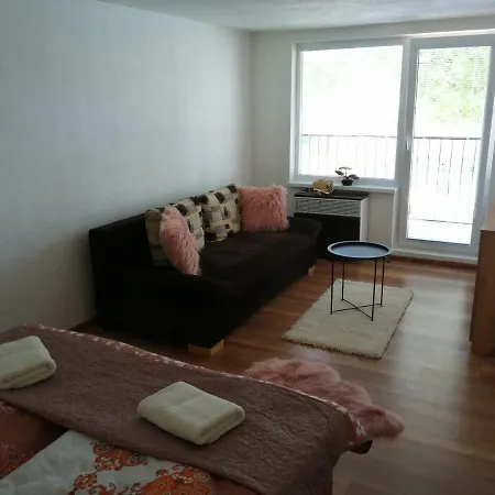 別荘 Apartmanovy Dom Yolana