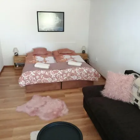 Apartmanovy Dom Yolana ポプラト