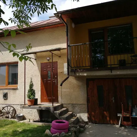 Apartmanovy Dom Yolana 펜션 포프라트